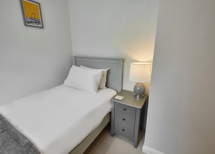 Host & - Breckon * Whitby