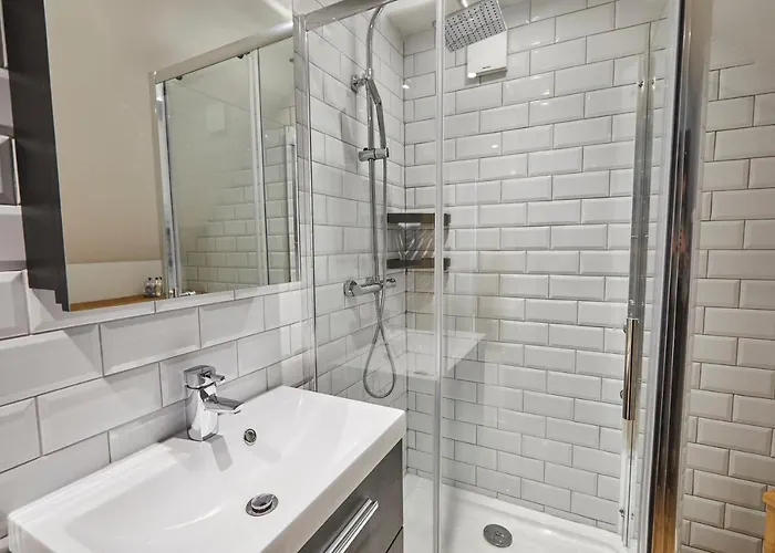 Host & - Breckon * Whitby