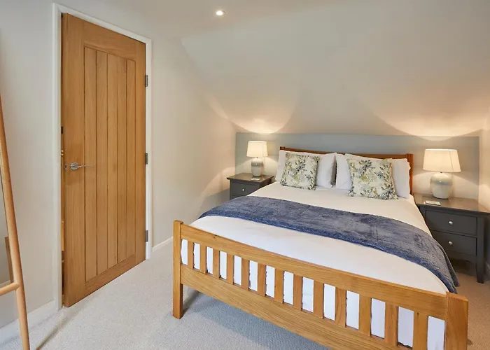 Host & - Breckon * Whitby