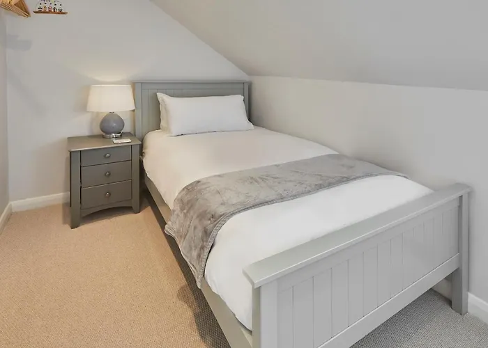 Host & - Breckon Whitby