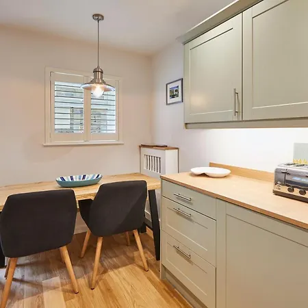 Host & - Breckon 휫비